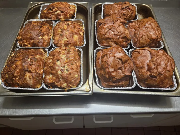 Frisch gebackener Fleischkäse, fertig für die Feier